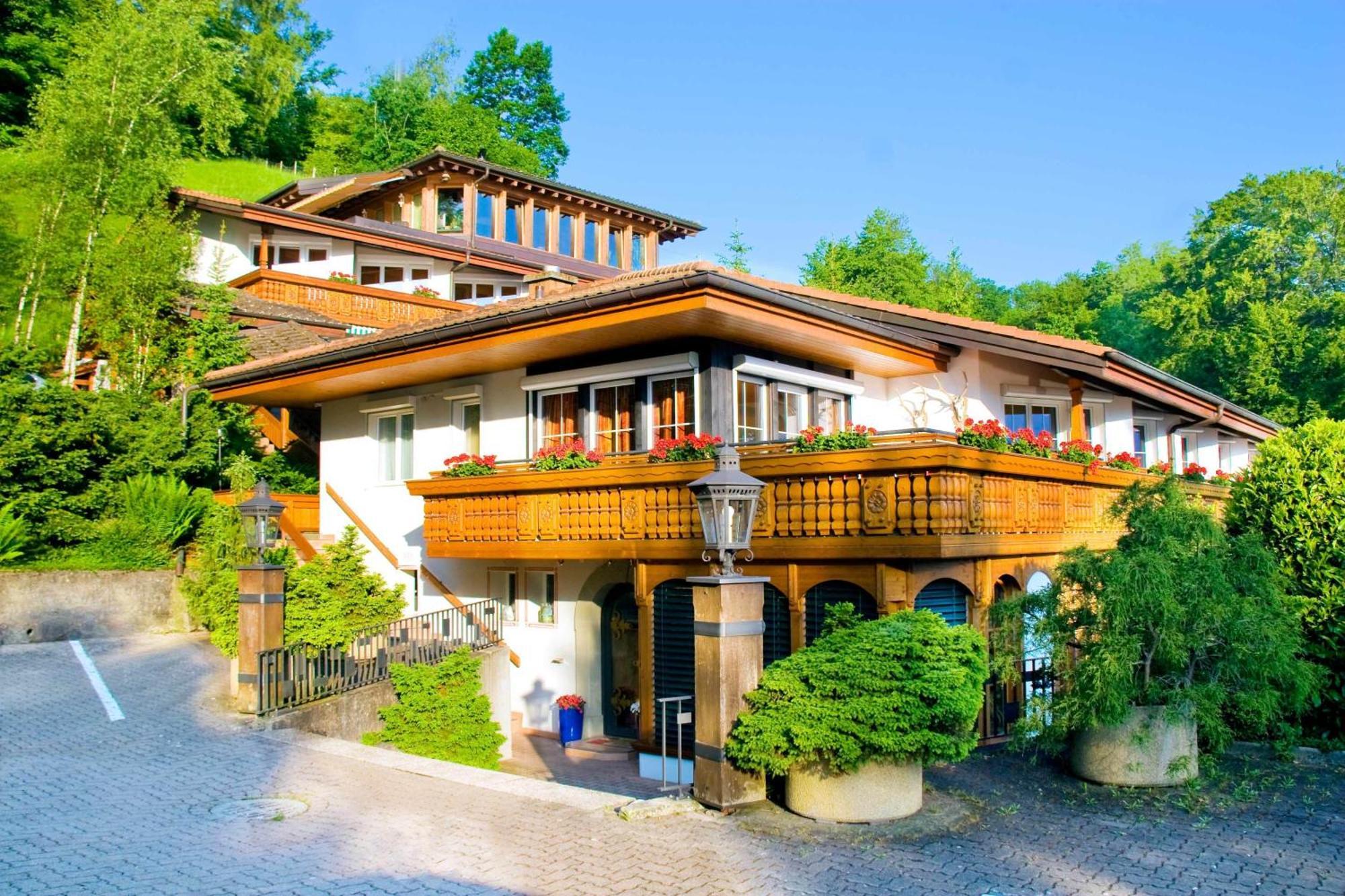 Seehotel Boutique Jaegerhof-Hubertus Faulensee Exterior foto