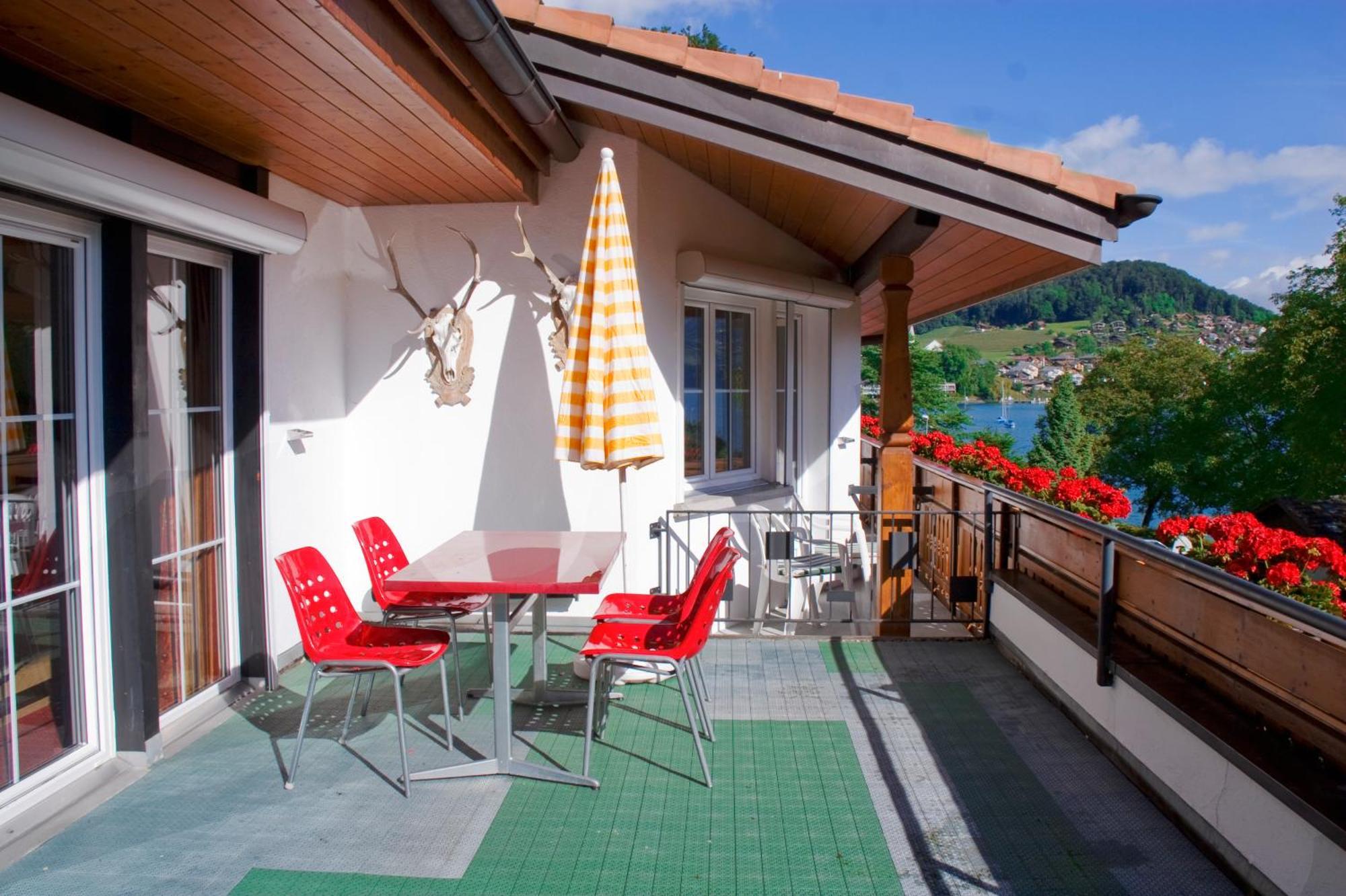 Seehotel Boutique Jaegerhof-Hubertus Faulensee Exterior foto